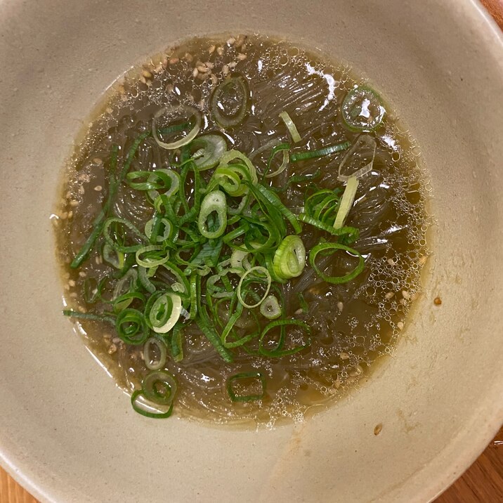 とろろ昆布の春雨スープ